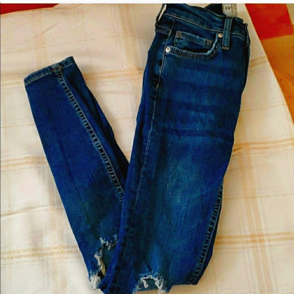 EUC Free People busted knee skinny jeans - Picture 2 of 10